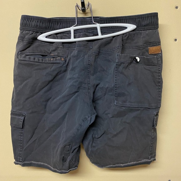 2/$20❤️- SHORTS | Men’s Volcom shorts size large - Picture 3 of 6